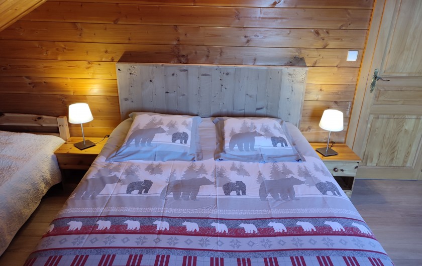 Location de vacances - Chalet à Anould - chambre étage lit grand confort
