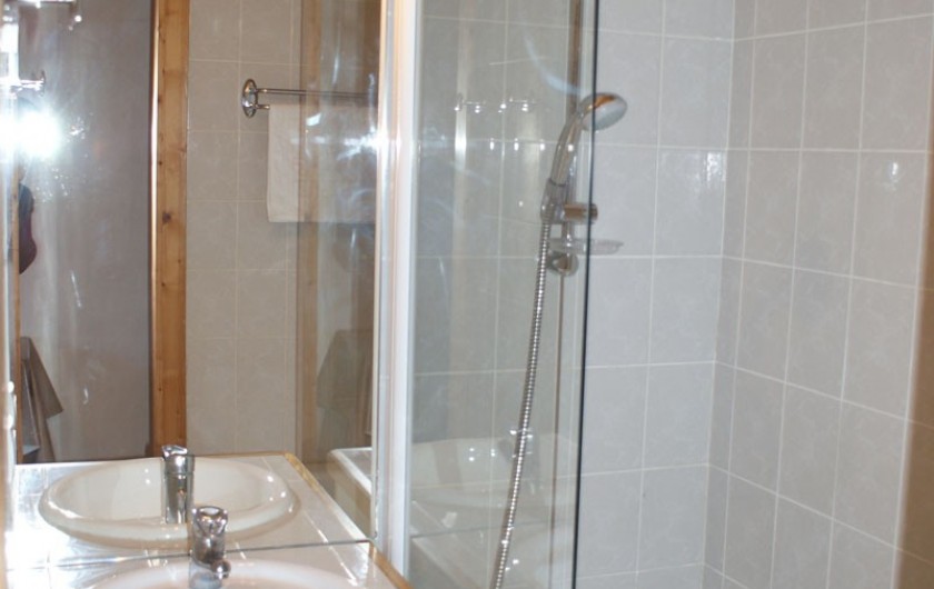 Location de vacances - Appartement à Méribel - Fougères 1 - Salle de bain dans chambre lit double