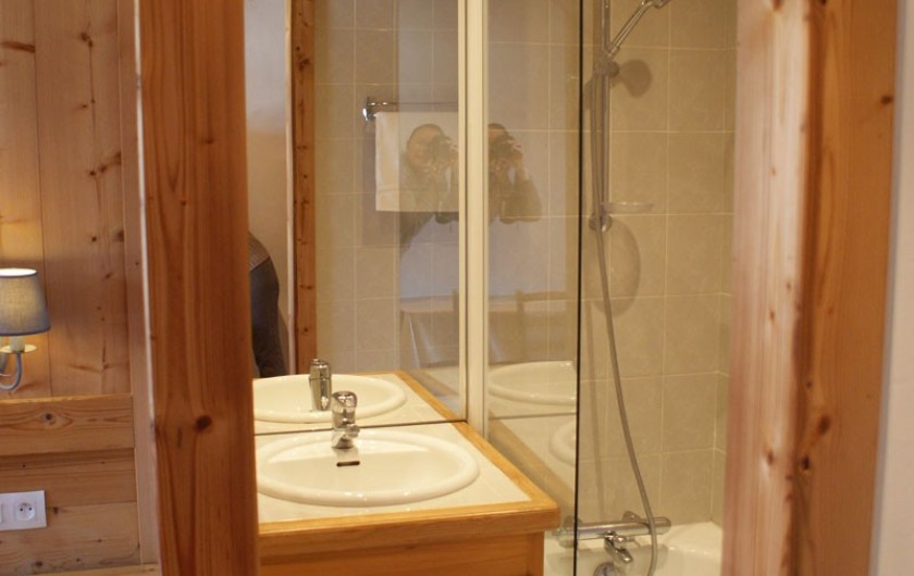 Location de vacances - Appartement à Méribel - Fougères 2 - Salle de bain dans chambre lit double