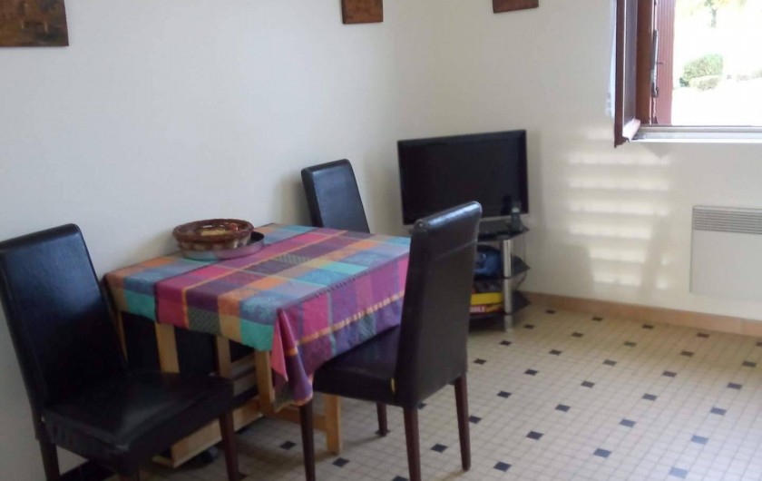 Location de vacances - Appartement à Liourdres - living salle à manger