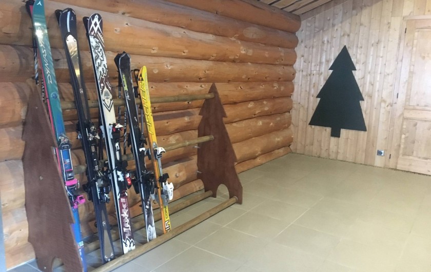 Location de vacances - Chalet à Bolquère - Le râtelier à skis