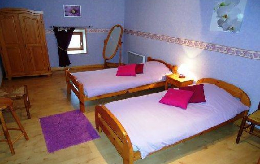 Location de vacances - Gîte à Saint-Privat-du-Dragon - Chambre avec 2 lits 90 x 190