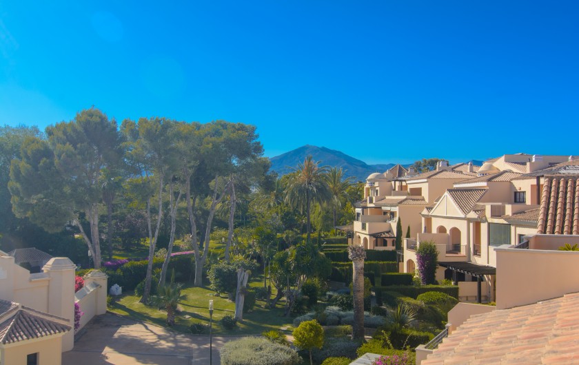 Location de vacances - Appartement à Marbella - Vue sur la piscine libre de l'urbanisation