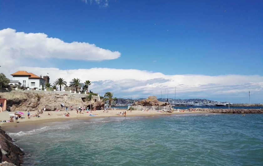 Location de vacances - Bungalow - Mobilhome à Cannes - Plage de la Raguette la plus proche à La Napoule