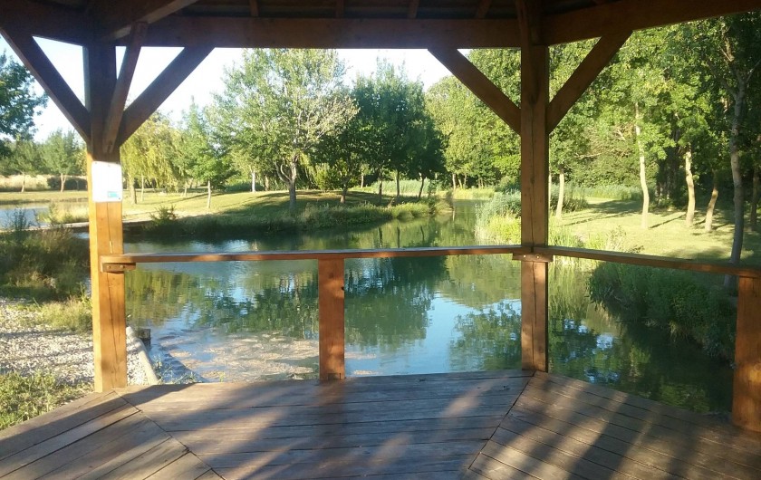 Location de vacances - Gîte à Saint-Paul-les-Fonts - Kiosque du lac pour la pêche à la mouche et location évènement