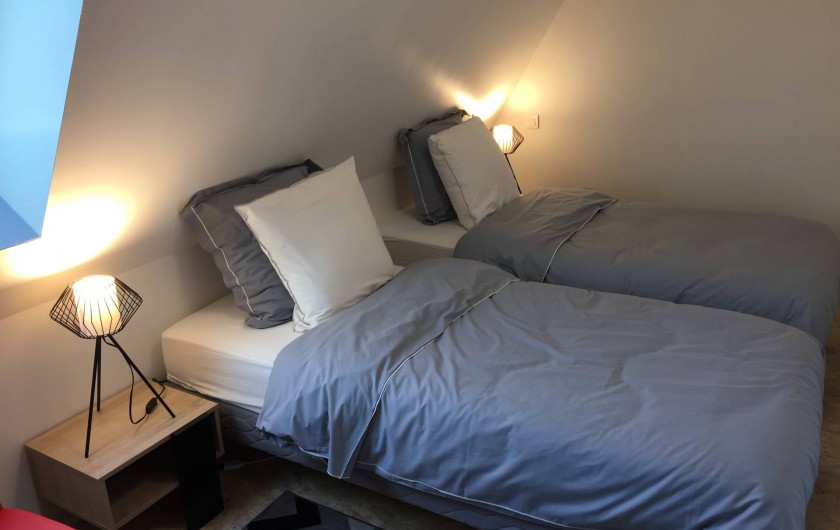 Location de vacances - Gîte à Vic-sur-Cère - Chambre 3 espace nuit étage (2 lits 90 x 200 jumelables)