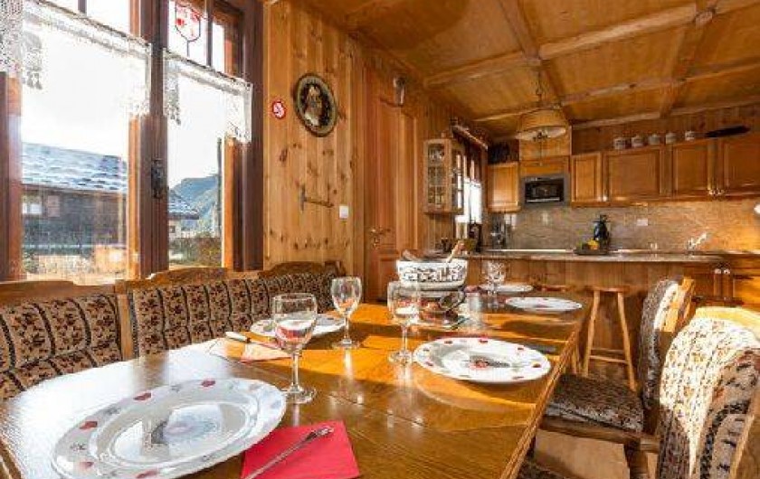 Location de vacances - Chalet à Chamonix-Mont-Blanc - Salle à manger au rez-de-chaussée