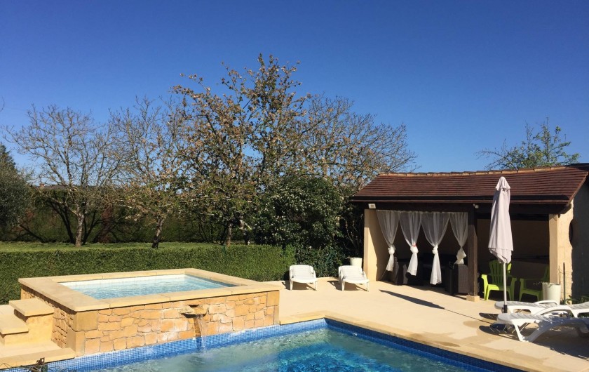 Location de vacances - Villa à Proissans - Le pool house avec son salon de détente