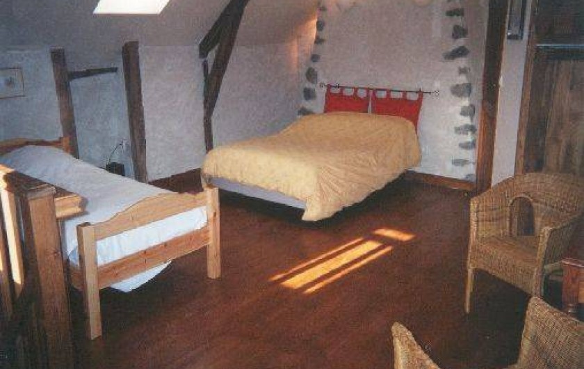 Location de vacances - Gîte à Aurillac - La chambre de l'étage sur toute la surface de la pièce à vivre du Bas