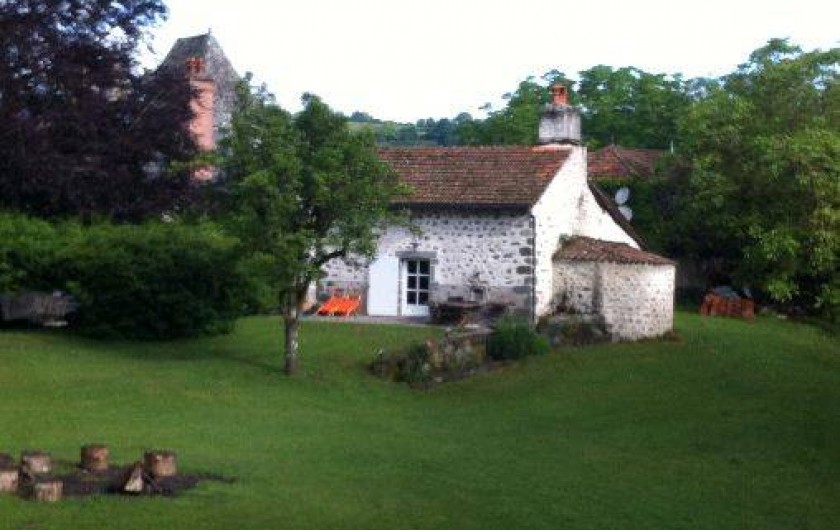 Location de vacances - Gîte à Aurillac - Le Gîte et sa Terrasse Plein Sud - Le Fournil à l'arrière