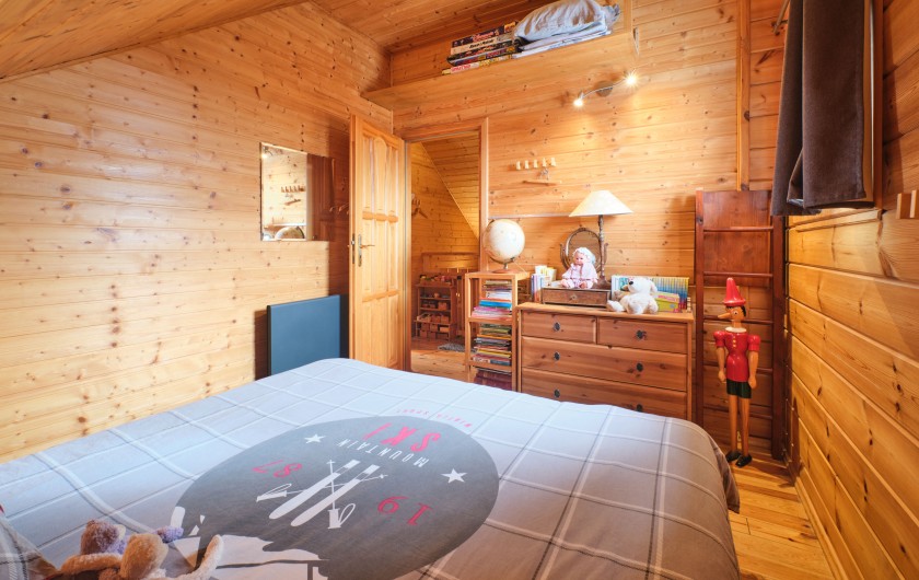 Location de vacances - Chalet à La Joue du Loup - Chambre avec lit double transformable en 2 lits simples
