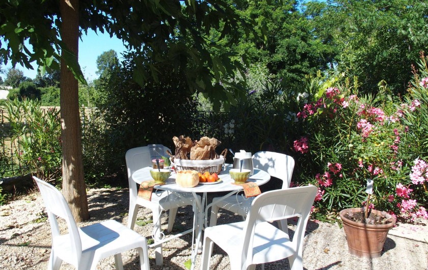 Location de vacances - Gîte à Tharaux - Prendre le petit déjeuner sur la terrasse