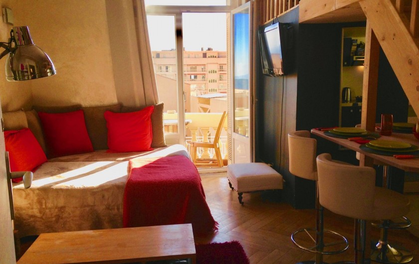 Location de vacances - Appartement à Monaco-Ville - à droite côté repas pour 3/4 Personnes