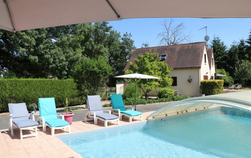 Location de vacances - Appartement à Nazelles-Négron - Vue du gite depuis la piscine