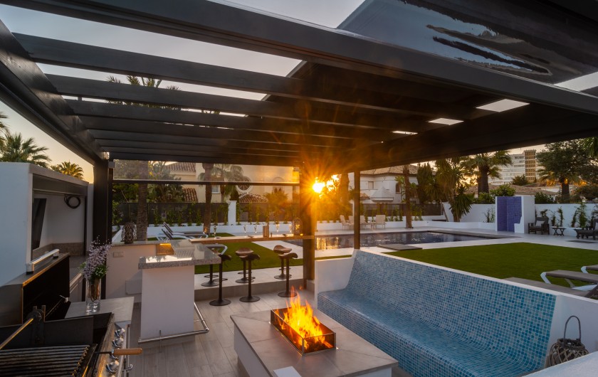 Location de vacances - Chalet à Marbella - Terrasse de 50 m2 avec barbecue extérieur (gaz et charbon de bois), carreaux de