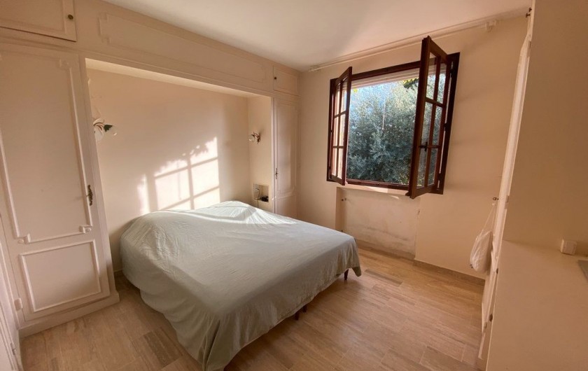 Location de vacances - Maison - Villa à Carqueiranne - Chambre parentale, avec grand lit double + SDB attenante