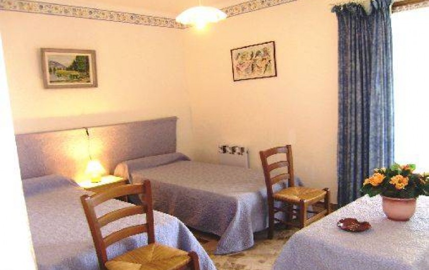 Location de vacances - Gîte à Alata - La chambre bleue: 2 lits d'1 personne