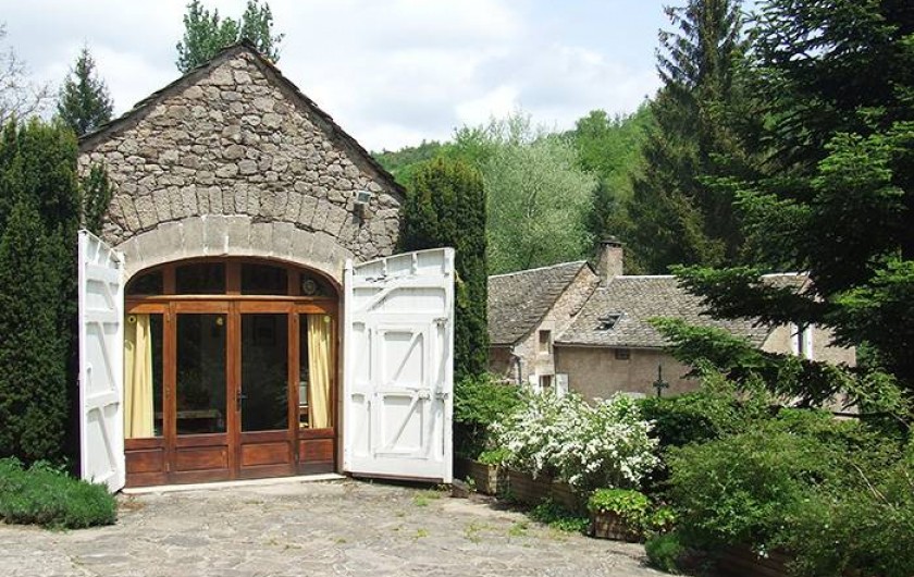 Location de vacances - Chambre d'hôtes à Saint-Laurent-de-Lévézou - Terrasse gîte