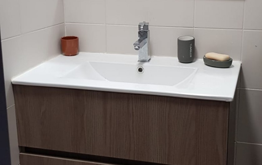 Location de vacances - Appartement à Le Barcarès - évier salle de bain