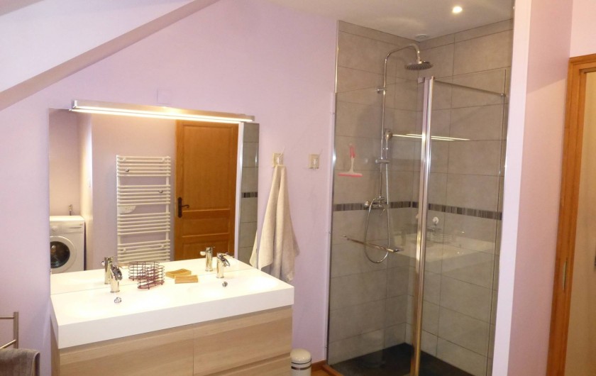 Location de vacances - Gîte à Essômes-sur-Marne - salle de bain avec douche spacieuse