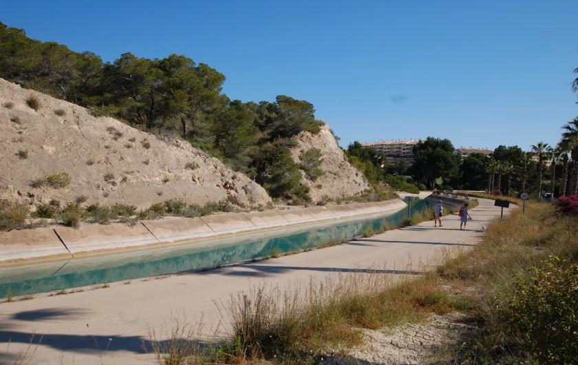 Location de vacances - Appartement à Orihuela Costa - Canal en face de la résidence