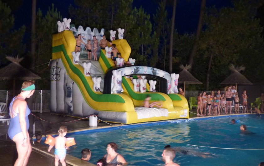 Location de vacances - Camping à Joyeuse - Soirée Pool party