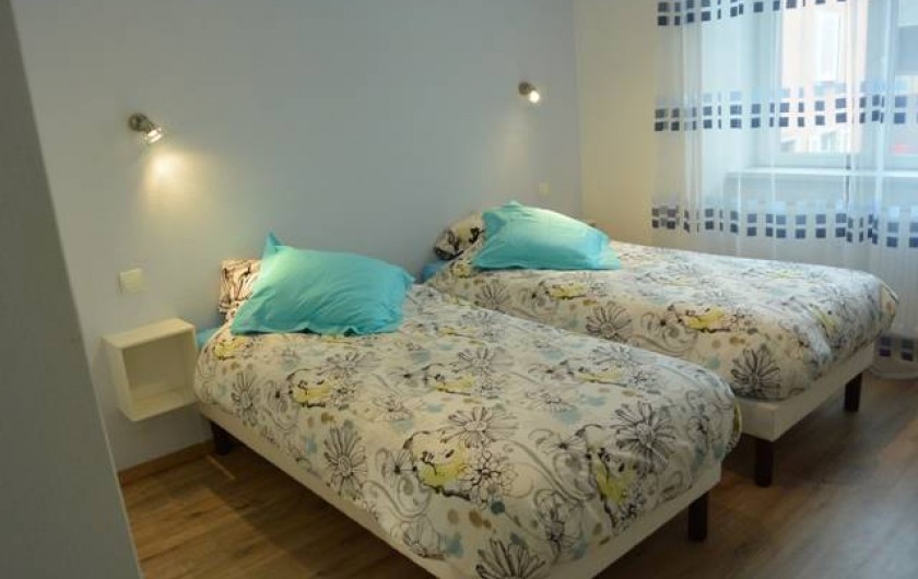 Location de vacances - Appartement à Kaysersberg - grande chambre avec 2 lits de 90 et placard