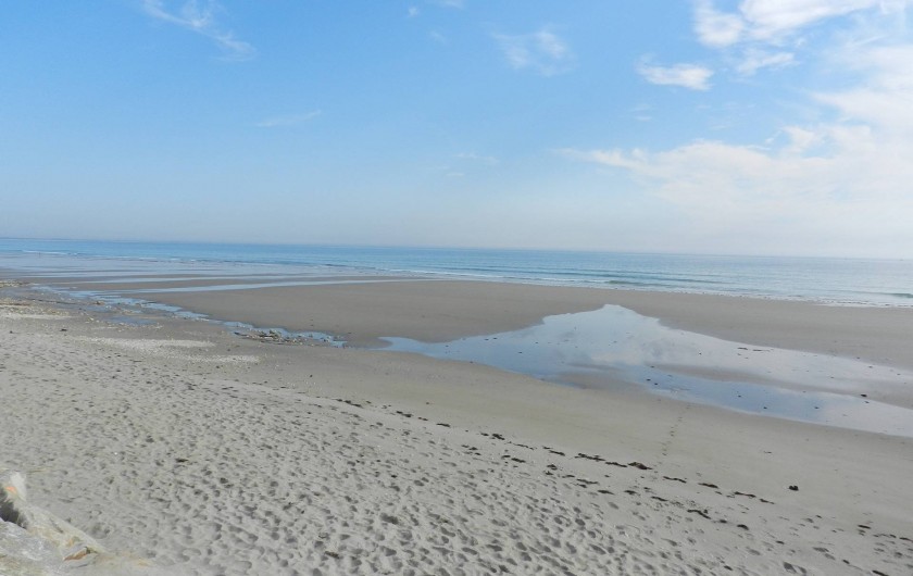 Location de vacances - Gîte à Plouhinec - Grande plage de sable fin à 500 m du gite avec l'océan