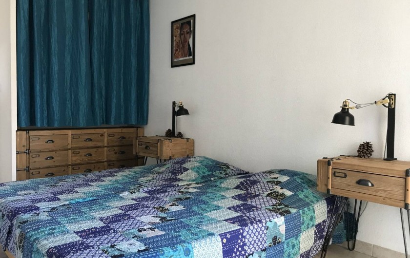 Location de vacances - Appartement à Aigues-Mortes - Chambre bleue avec lits jumelés
