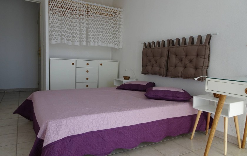 Location de vacances - Appartement à Aigues-Mortes - Chambre blanche