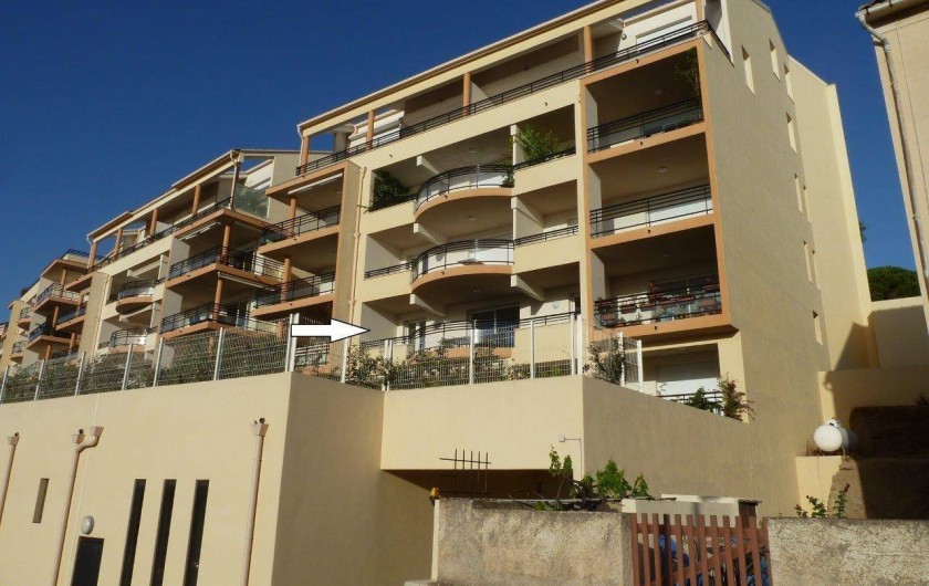 Location de vacances - Appartement à Calvi - Situation de la loggia vue mer et jardin