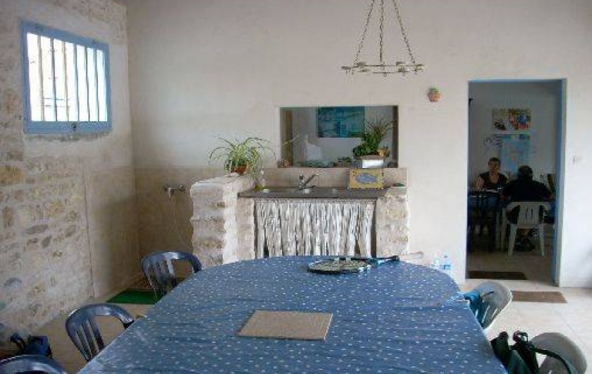 Location de vacances - Maison - Villa à Dolus-d'Oléron - Chai avec douche de désablage et evier (pour ouvrir les huitres!)