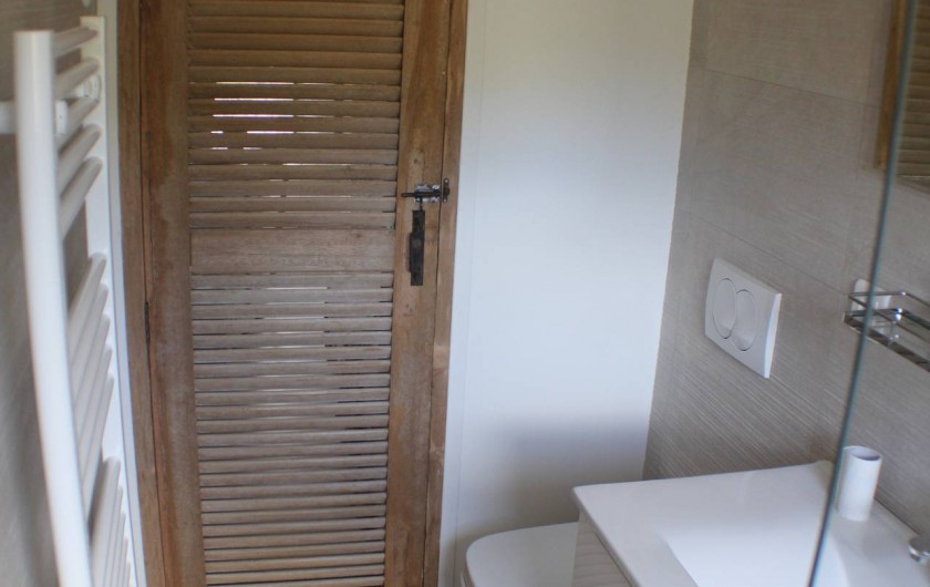 Location de vacances - Villa à Porto-Vecchio - salle de bain à l'étage