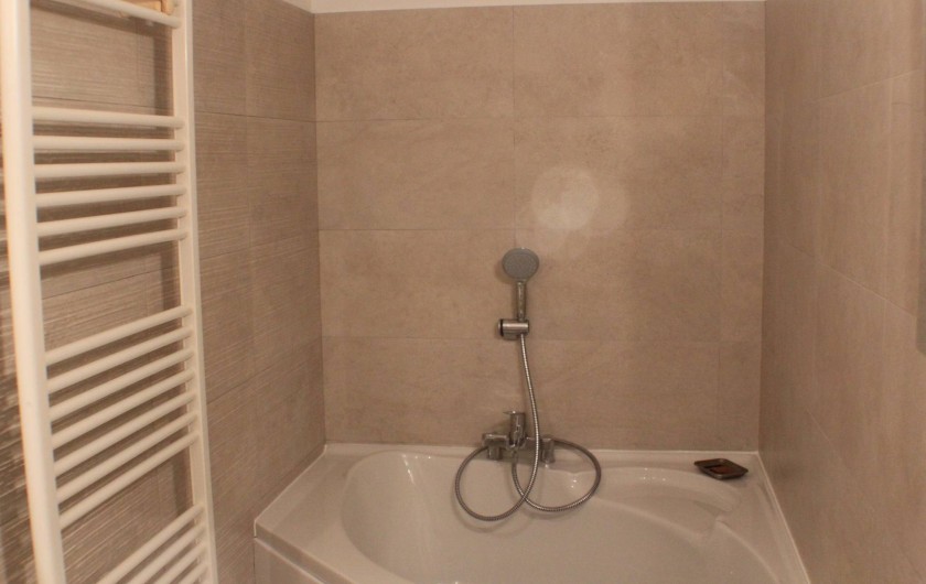 Location de vacances - Villa à Porto-Vecchio - salle de bain de la chambre du bas
