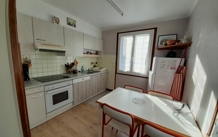 Location de vacances - Appartement à Esterre - cuisine/repas  N°1