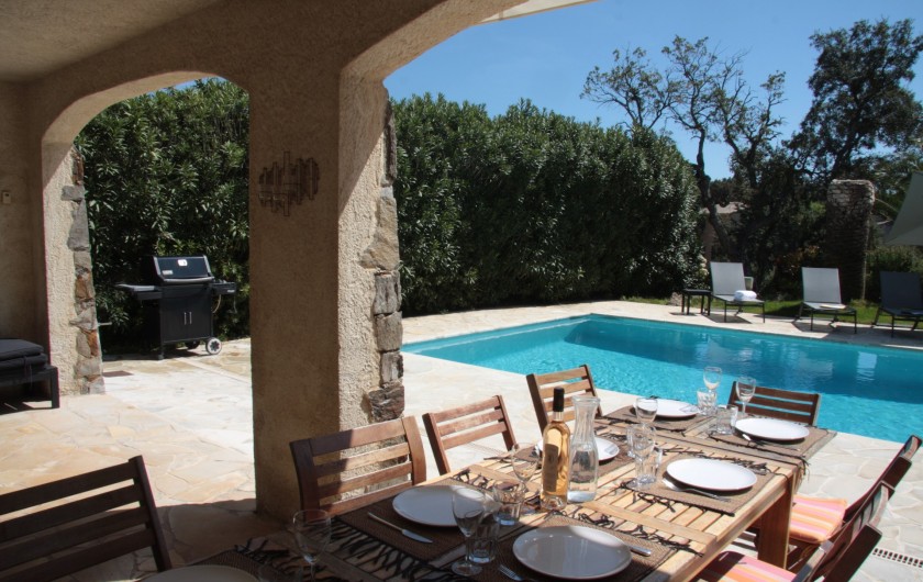 Location de vacances - Villa à Sainte-Maxime - Terrasse où manger
