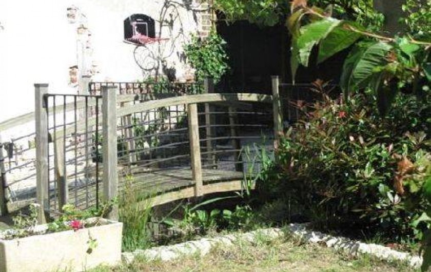 Location de vacances - Villa à Saint-Nicolas-des-Motets - basin aquatique avec poissons