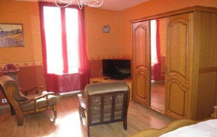 Location de vacances - Villa à Saint-Nicolas-des-Motets - coin salon et tv