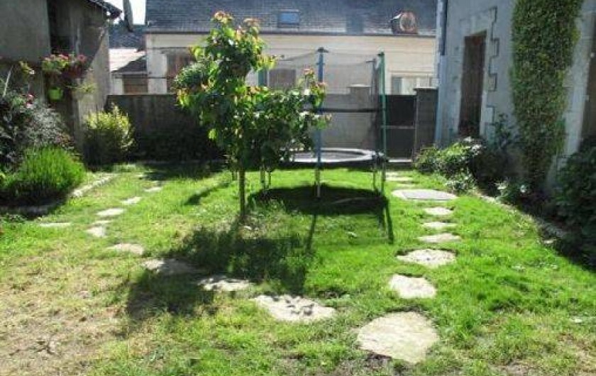Location de vacances - Villa à Saint-Nicolas-des-Motets - terrasse et aire des jeux