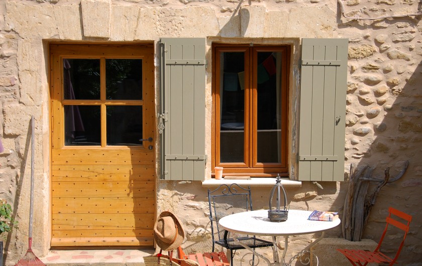 Location de vacances - Chambre d'hôtes à Saint-Laurent-des-Arbres - Entrée du gîte