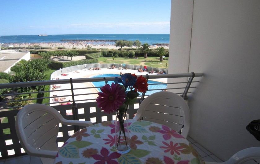 Location de vacances - Appartement à Le Cap d'Agde - Vue du Balcon sur mer et piscine