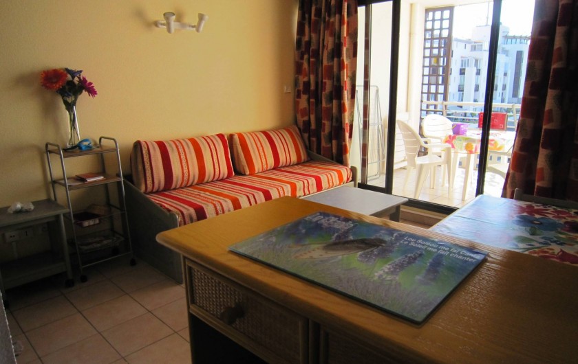 Location de vacances - Appartement à Le Cap d'Agde - Le canapé -gigogne du salon