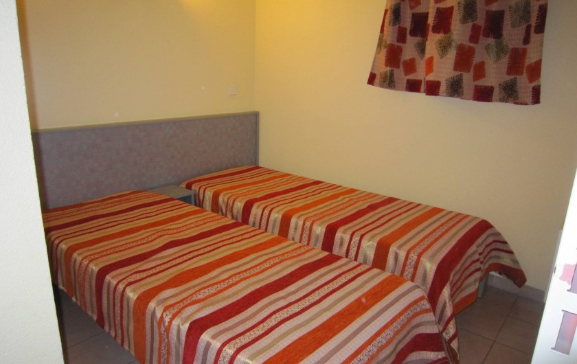 Location de vacances - Appartement à Le Cap d'Agde - La chambre et ses lits jumeaux