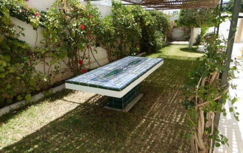 Location de vacances - Villa à Hammamet - Coin repas coté jardin  et barbecue