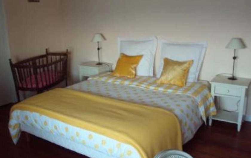 Location de vacances - Maison - Villa à Sauzon - chambre couchage 160 vue mer