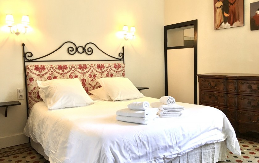 Location de vacances - Mas à Saint-Rémy-de-Provence - Une chambre avec lit 160/200 et sa salle d'eau privée au mas des  Pampres