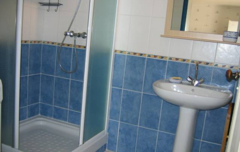 Location de vacances - Appartement à Argelès-Gazost - salle de bain indépendante