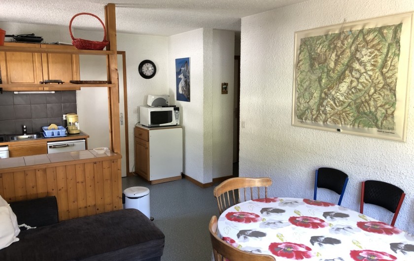 Location de vacances - Appartement à Les Houches - sale a manger +cuisine ouverte