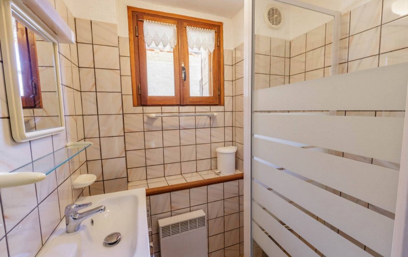 Location de vacances - Appartement à Saint-Véran - Salle de bain douche