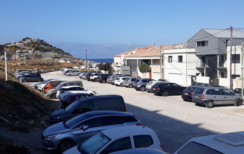 Location de vacances - Studio à Marseille - Parking gratuit en haut de la plage